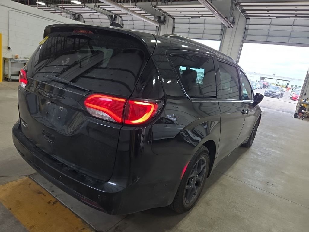 Used 2019 Chrysler Pacifica Touring-L Plus w/ Advanced Safetytec Group FWD image 5