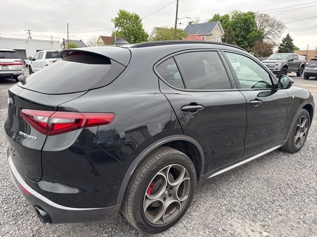 Used 2022 Alfa Romeo Stelvio Ti AWD/4WD image 6