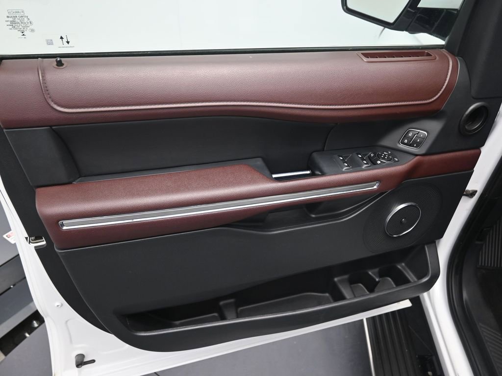 Used 2024 Ford Expedition Limited image 9