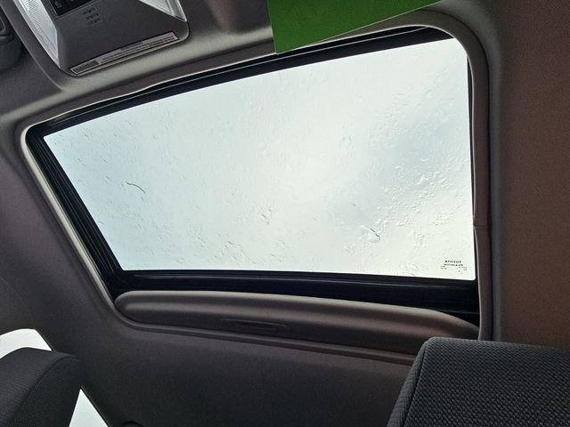 Used 2021 Toyota RAV4 XLE w/ Convenience Package image 14