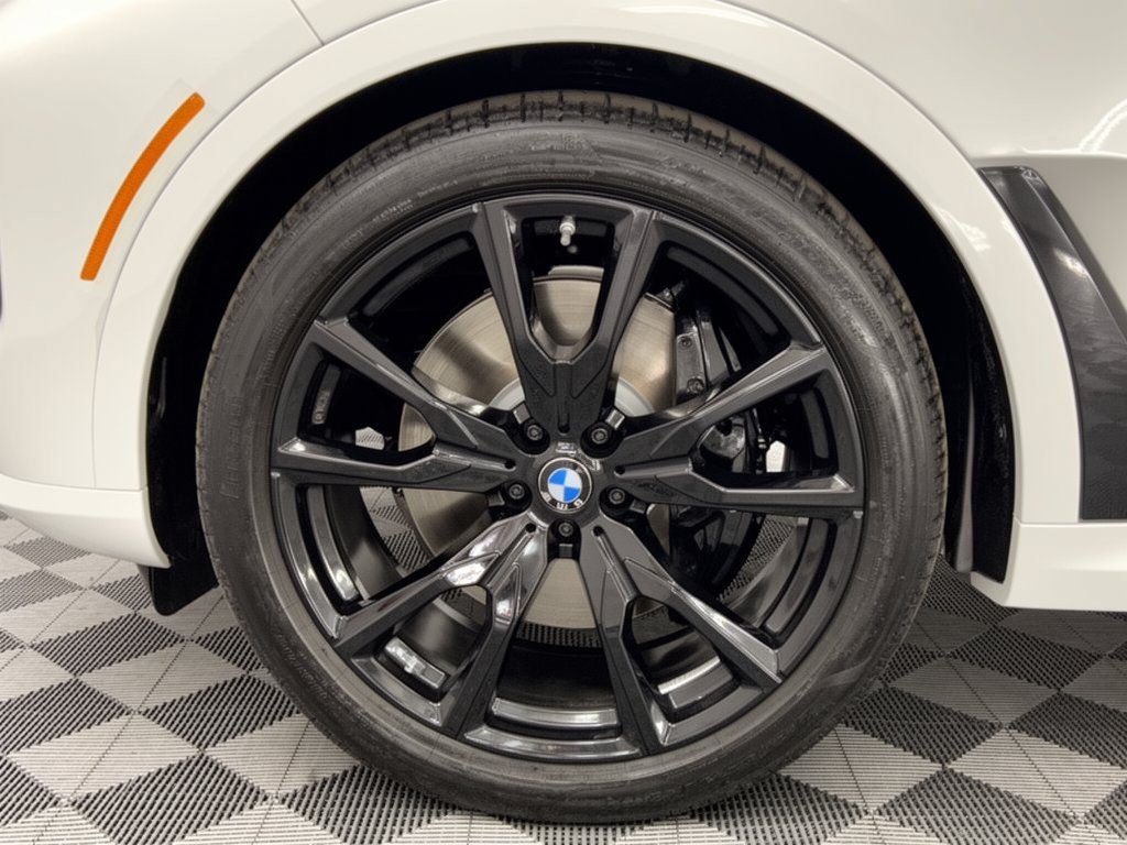 New 2027 BMW X7 xDrive40i w/ Executive Package AWD/4WD image 13