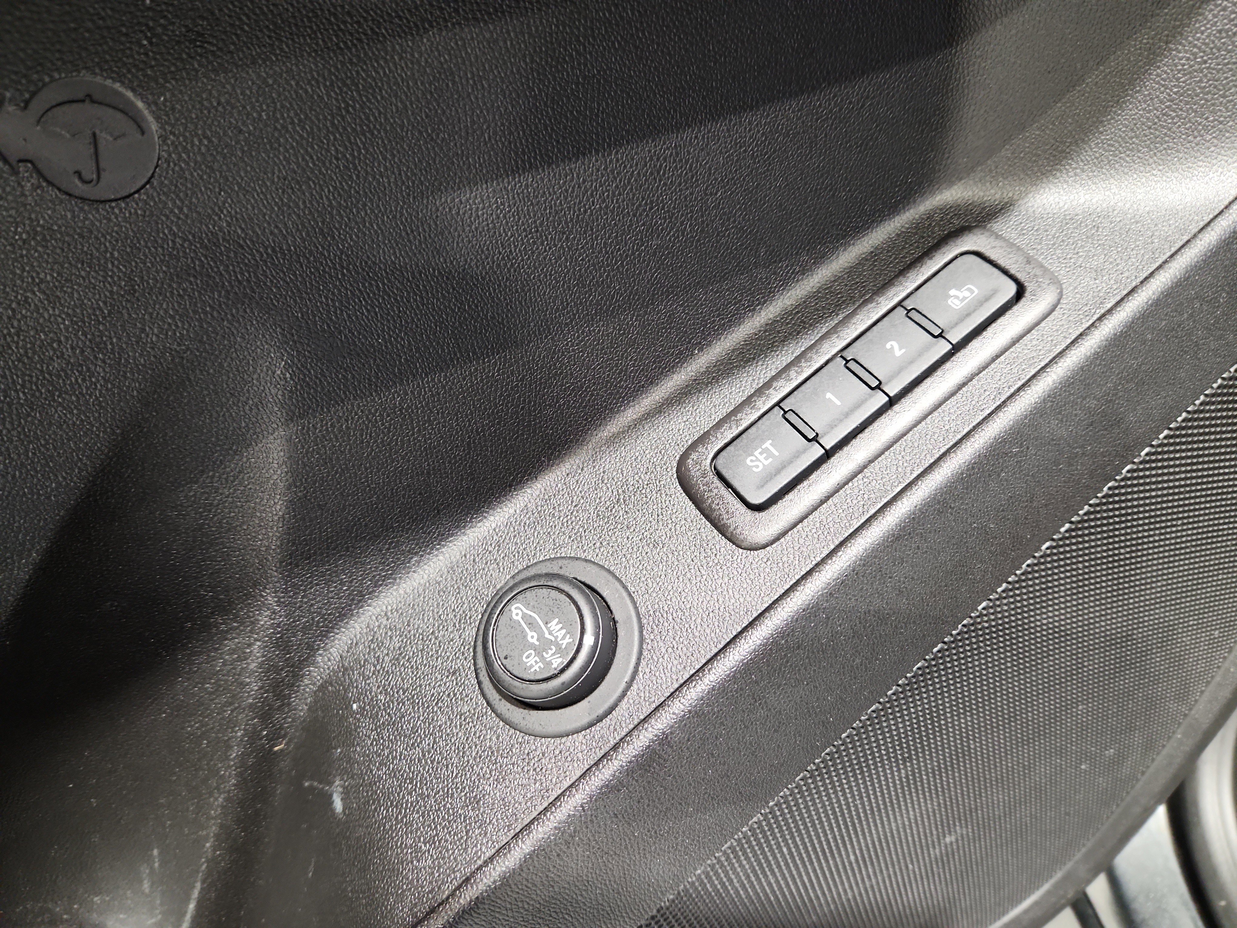 Used 2020 Chevrolet Equinox LT w/ Sport Edition image 15