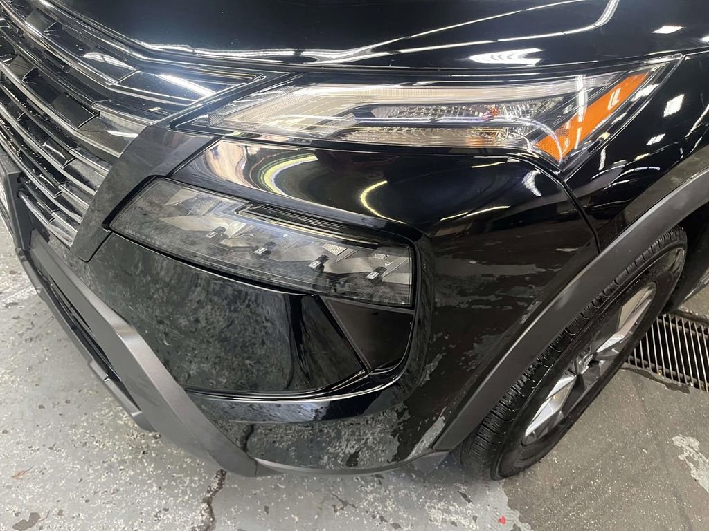 Used 2023 Nissan Rogue S AWD/4WD image 9