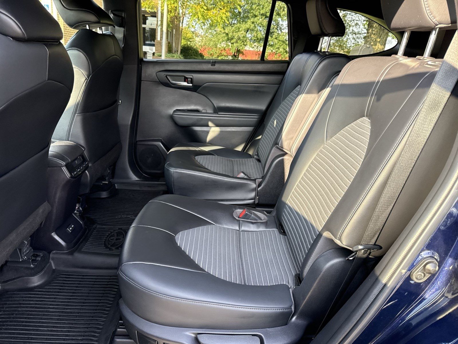 Used 2022 Toyota Highlander XSE AWD/4WD image 22