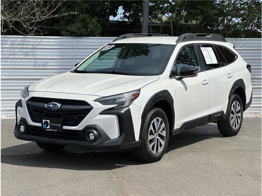 Used 2023 Subaru Outback Premium AWD/4WD image 6