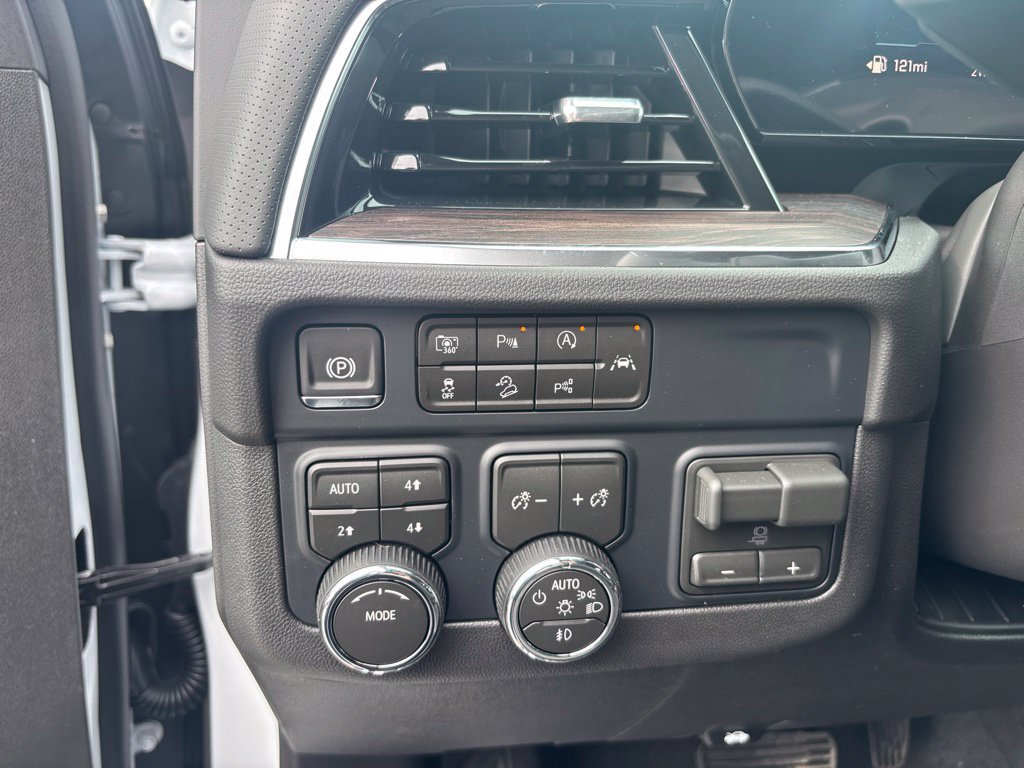 New 2026 Chevrolet Tahoe Premier w/ Sun And Tow Package AWD/4WD image 13