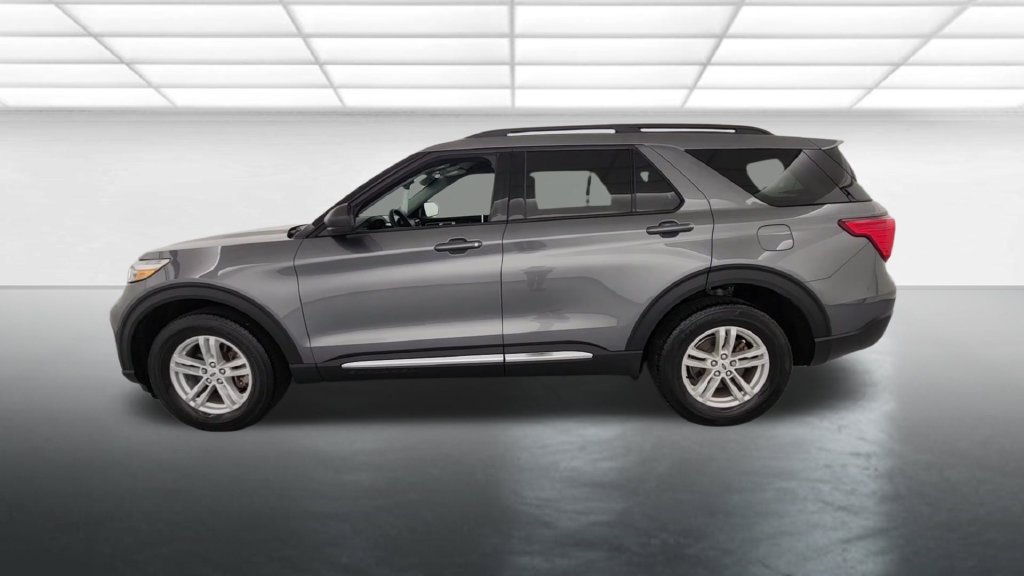 Certified 2024 Ford Explorer XLT w/ Equipment Group 202A AWD/4WD image 5