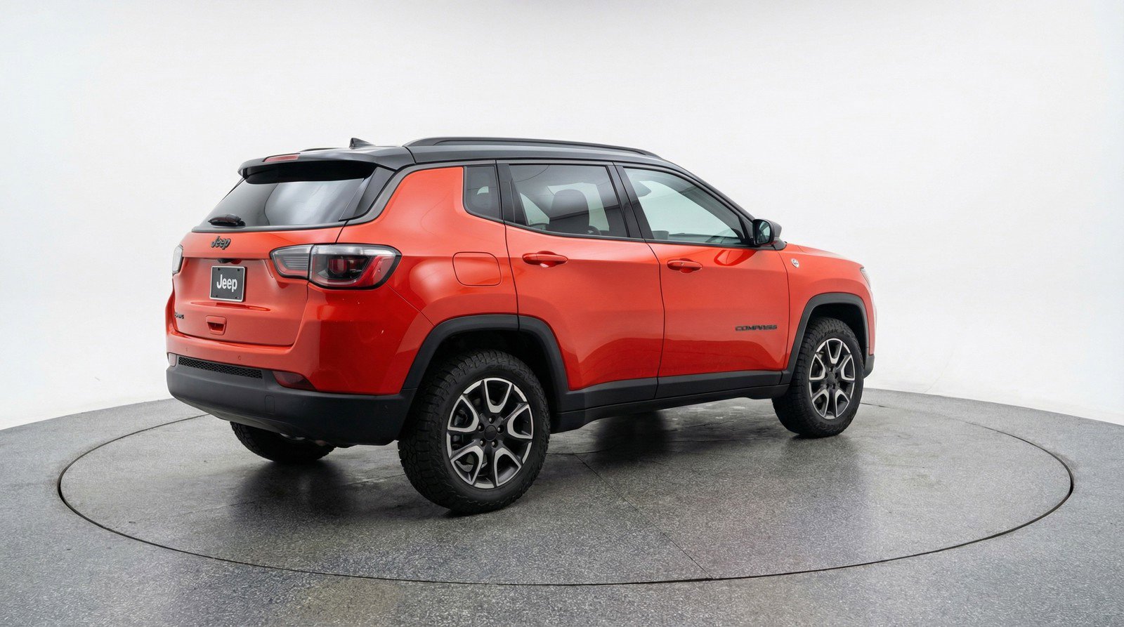 Used 2025 Jeep Compass Trailhawk AWD/4WD image 9