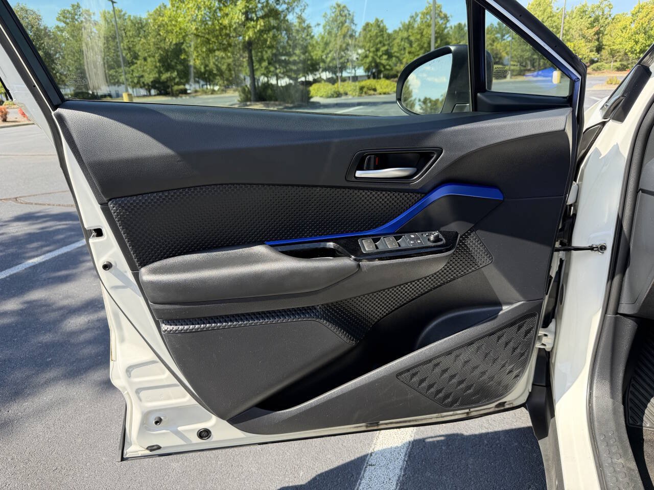 Used 2020 Toyota C-HR XLE FWD image 13