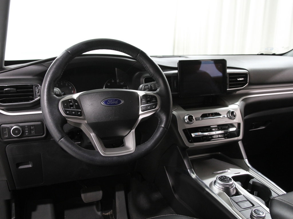 Certified 2022 Ford Explorer XLT w/ Equipment Group 202A image 7