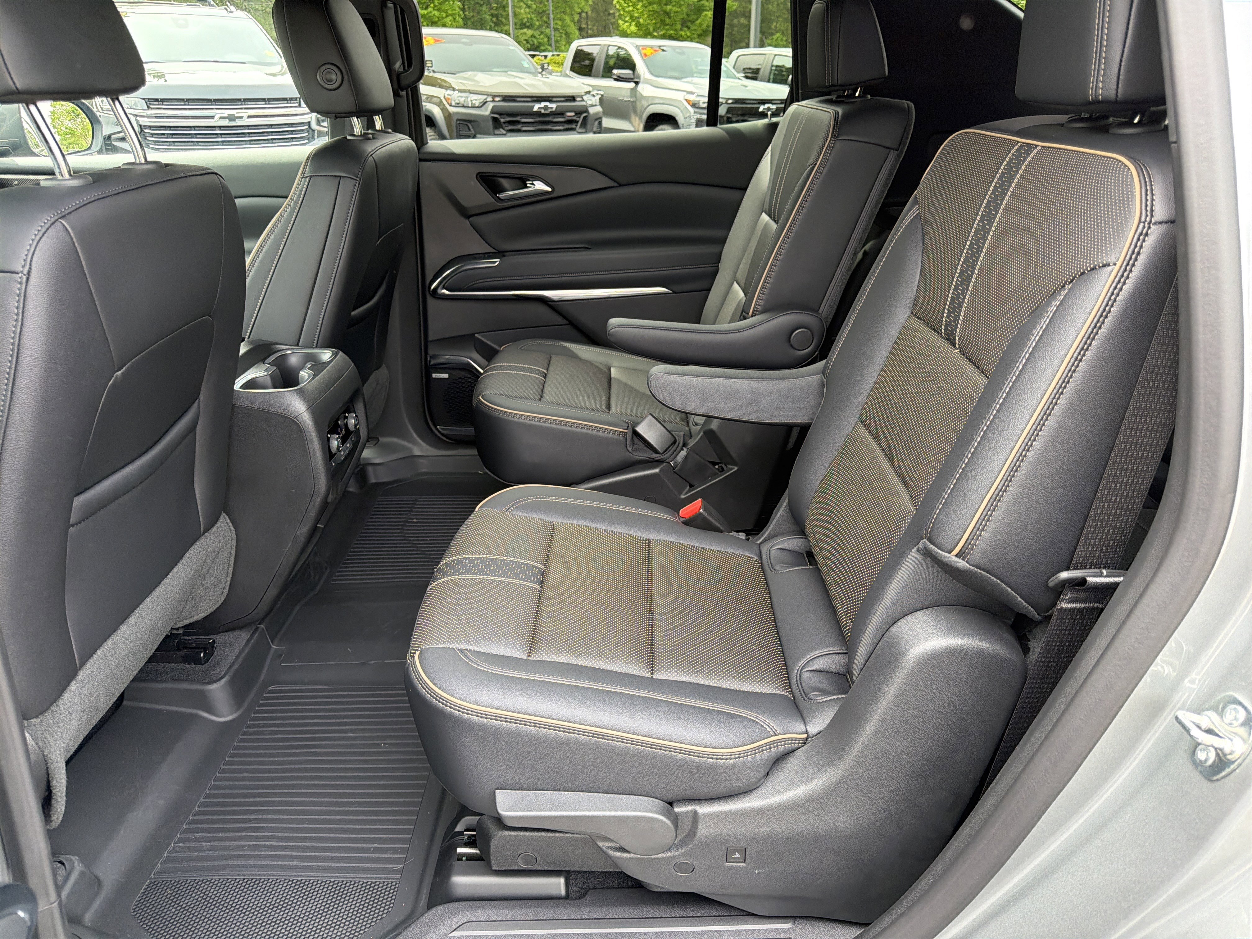 Used 2025 Chevrolet Traverse High Country w/ LPO, Floor Liner Package AWD/4WD image 21