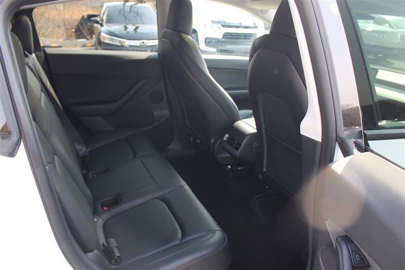 Used 2022 Tesla Model Y Long Range image 15