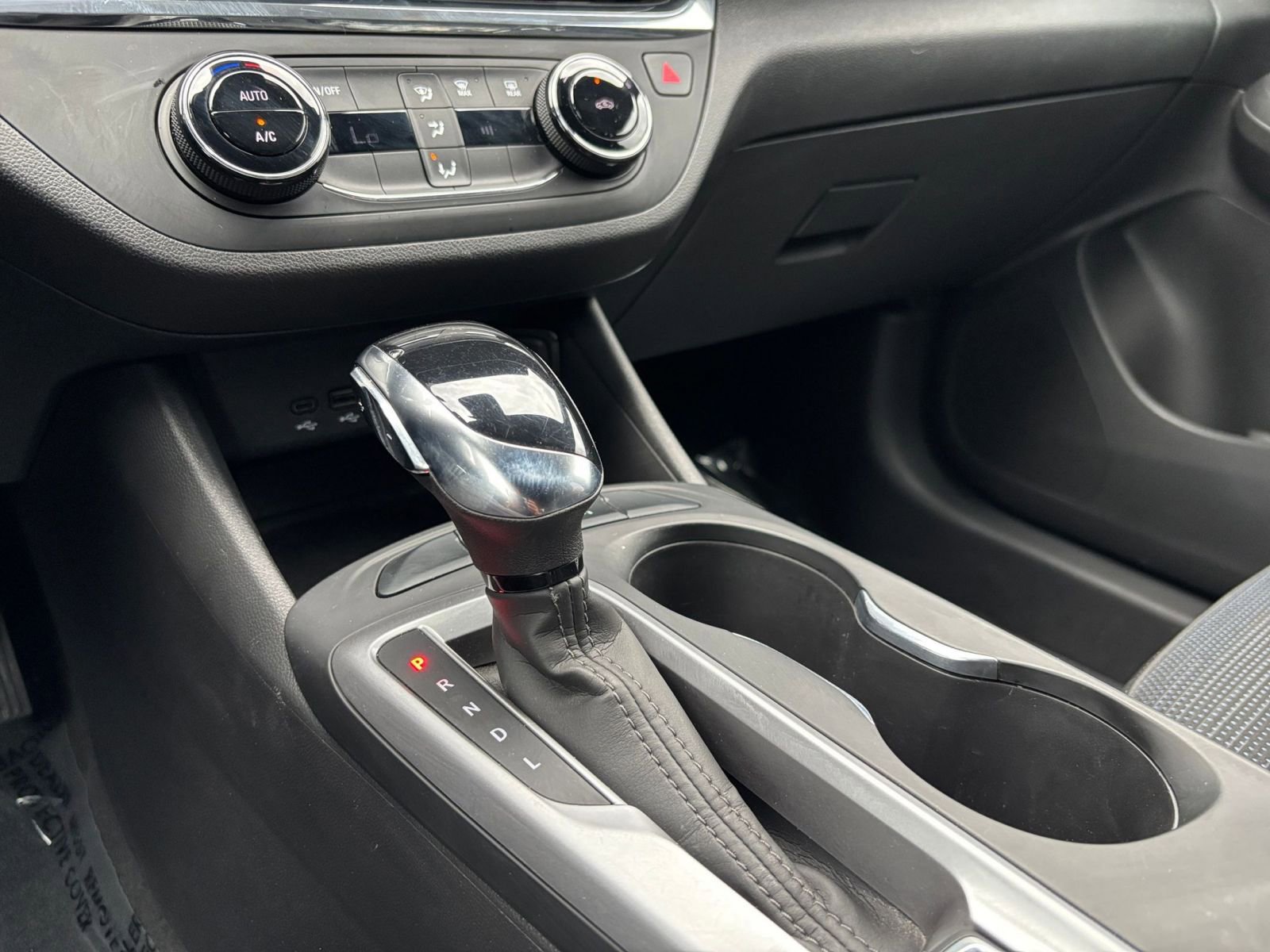 Used 2025 Buick Envista Preferred image 39