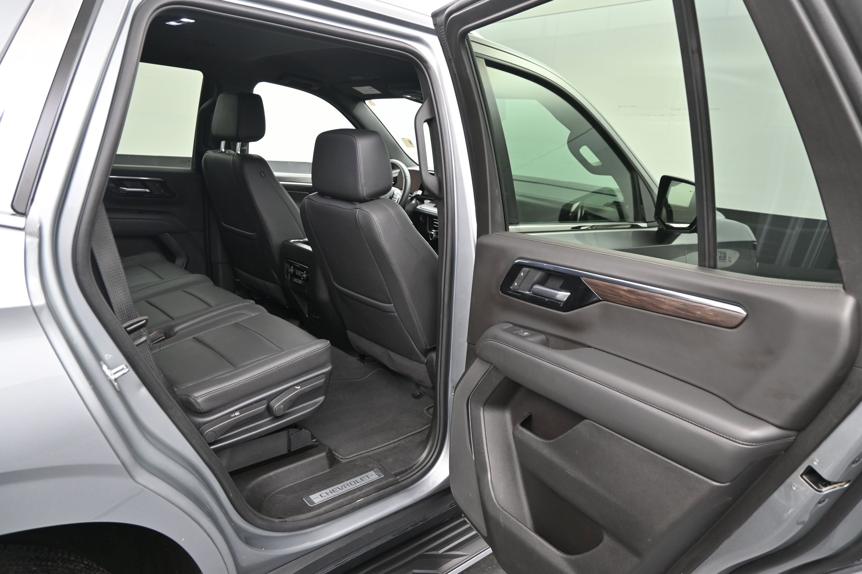 Used 2025 Chevrolet Tahoe LT AWD/4WD image 12