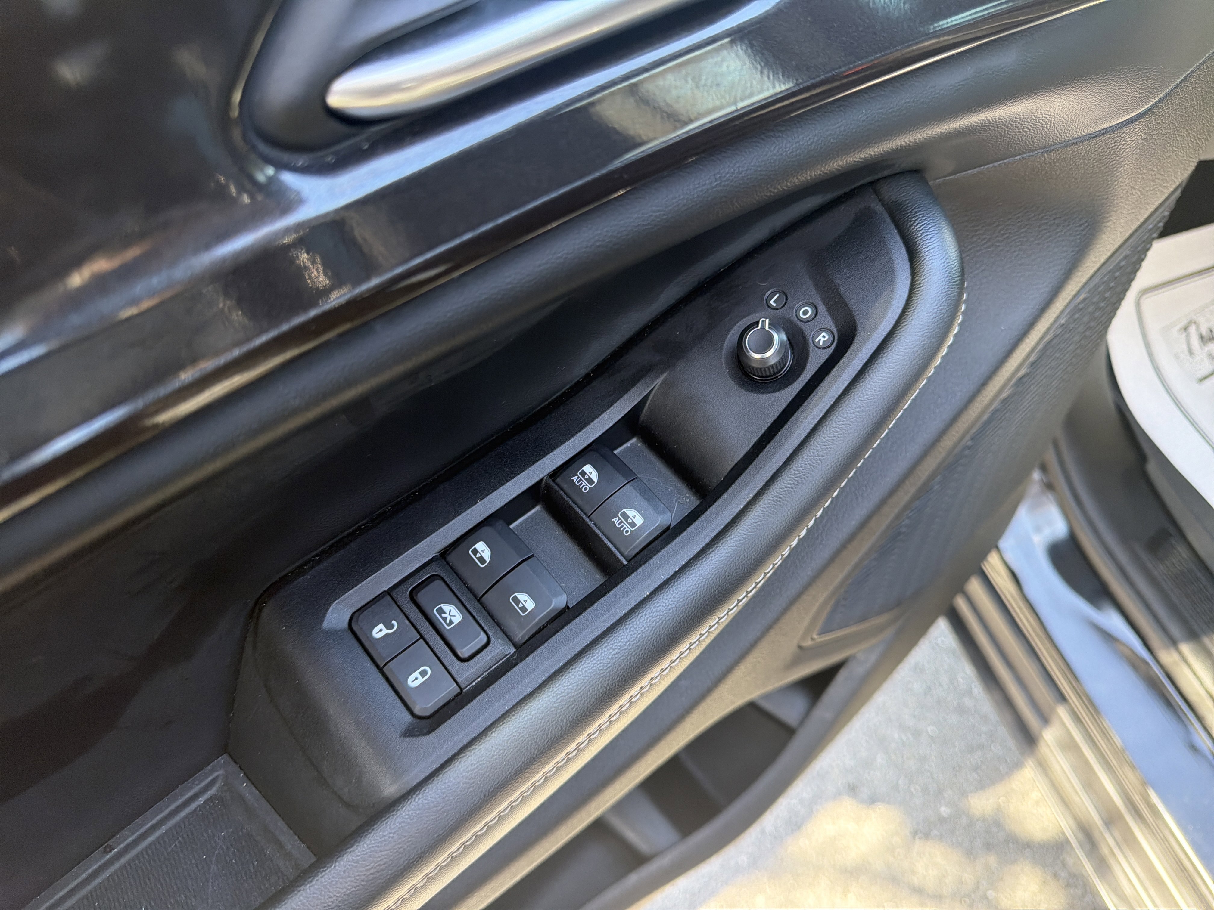 Used 2023 Jeep Grand Cherokee Altitude image 17