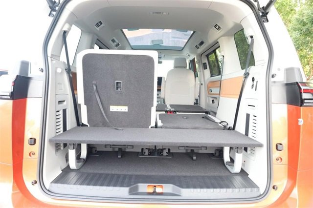 New 2025 Volkswagen ID. Buzz Pro S Plus image 8