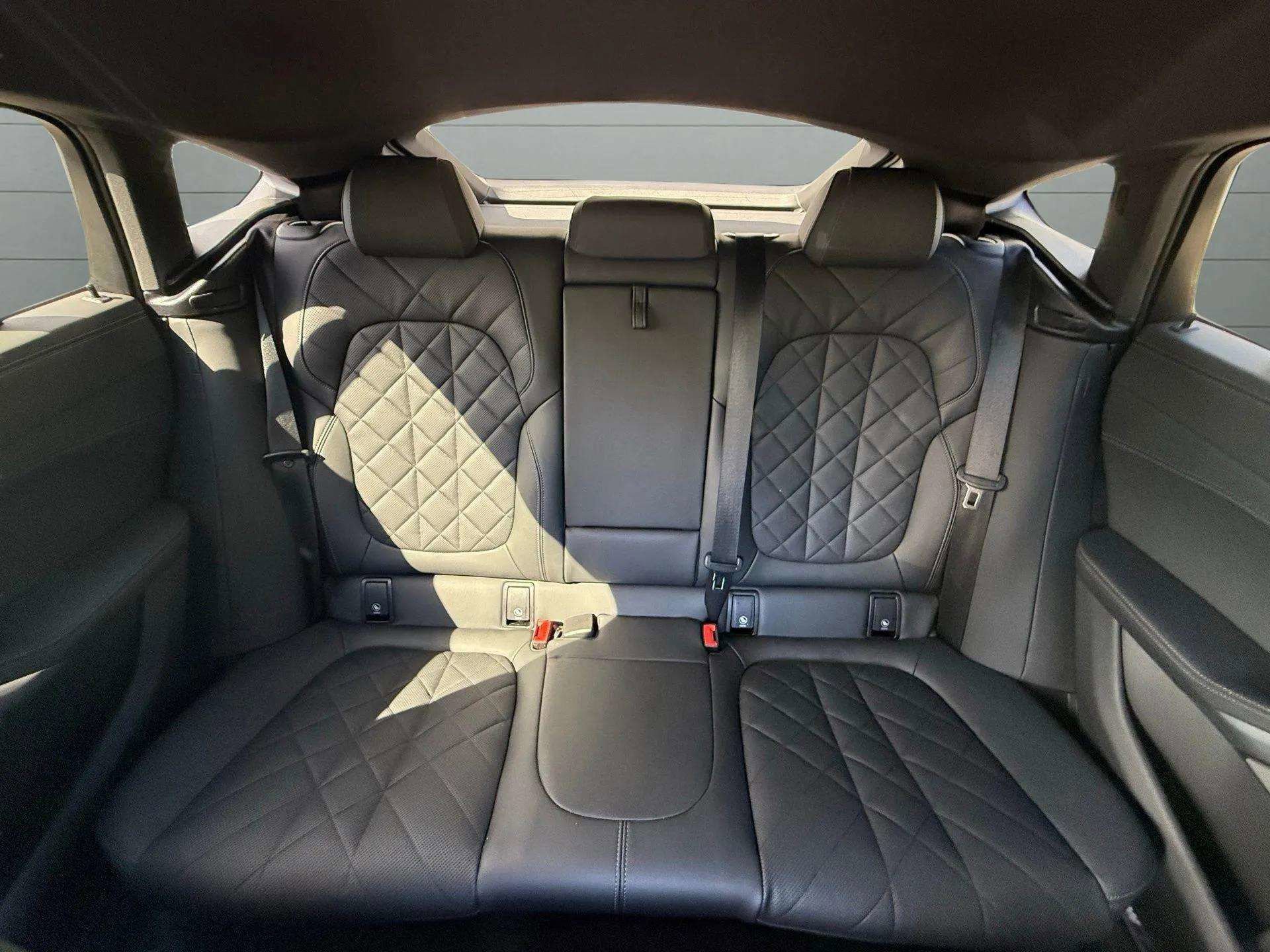 Used 2024 BMW X6 xDrive40i image 44