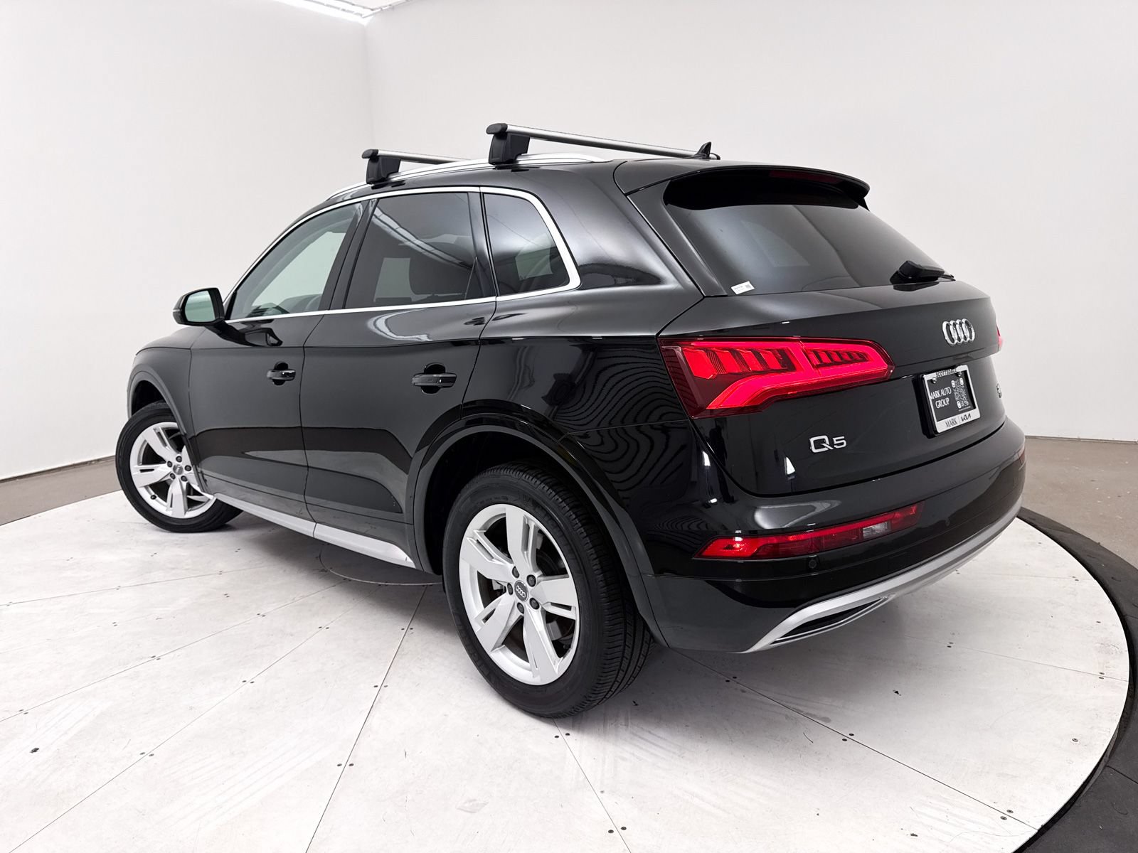 Used 2018 Audi Q5 2.0T Premium Plus w/ Premium Plus Package AWD/4WD image 2