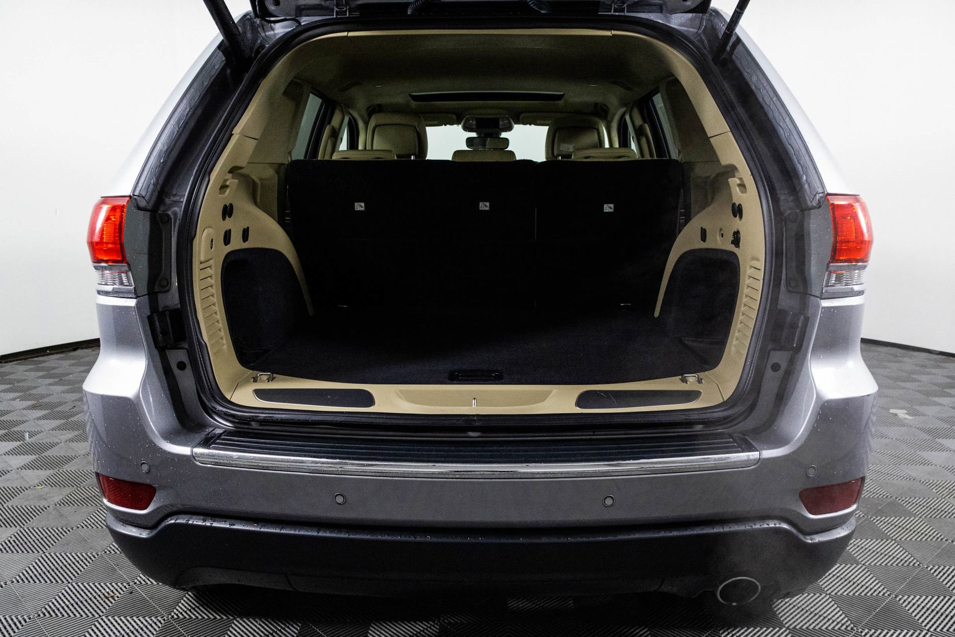 Used 2019 Jeep Grand Cherokee Limited image 35