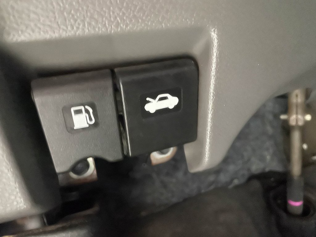 Used 2020 Nissan NV200 S image 32