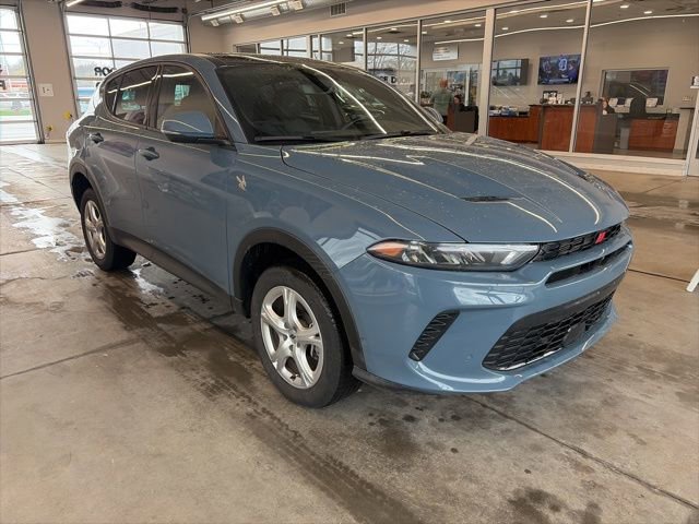 Used 2024 Dodge Hornet GT image 3