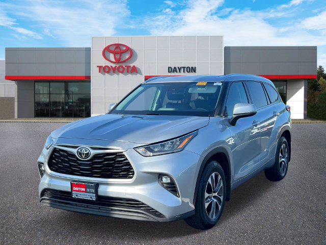 Used 2020 Toyota Highlander XLE AWD/4WD image 2