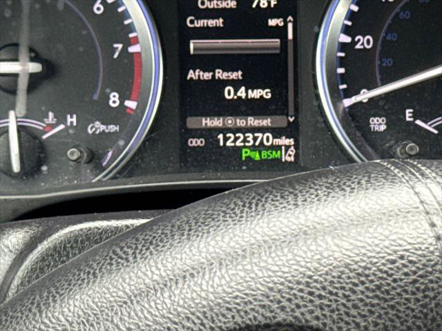 Certified 2017 Toyota Highlander Limited Platinum FWD image 21