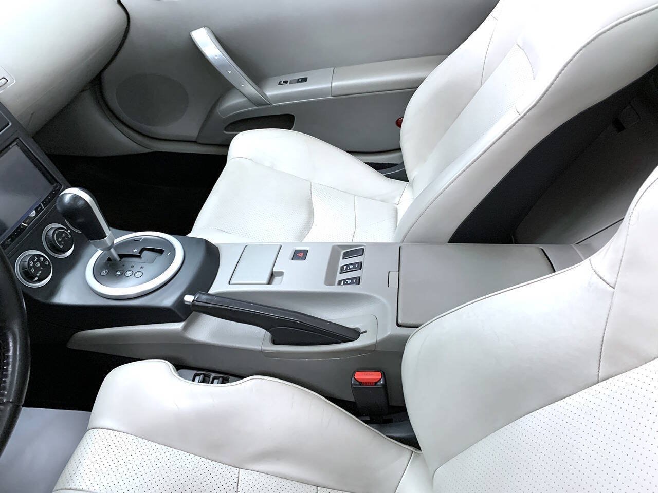 Used 2004 Nissan 350Z Touring RWD image 9