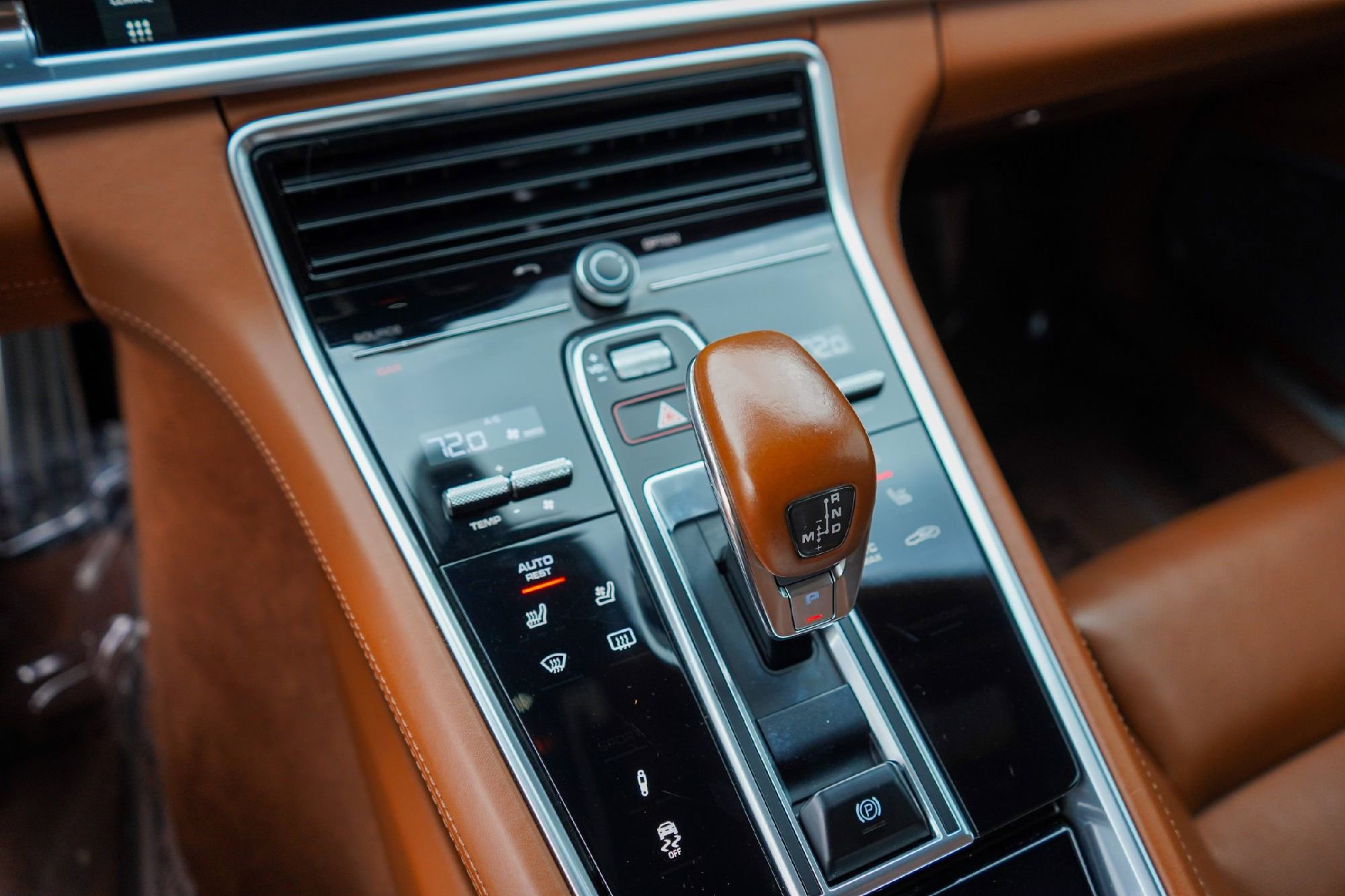 Used 2018 Porsche Panamera 4S image 15