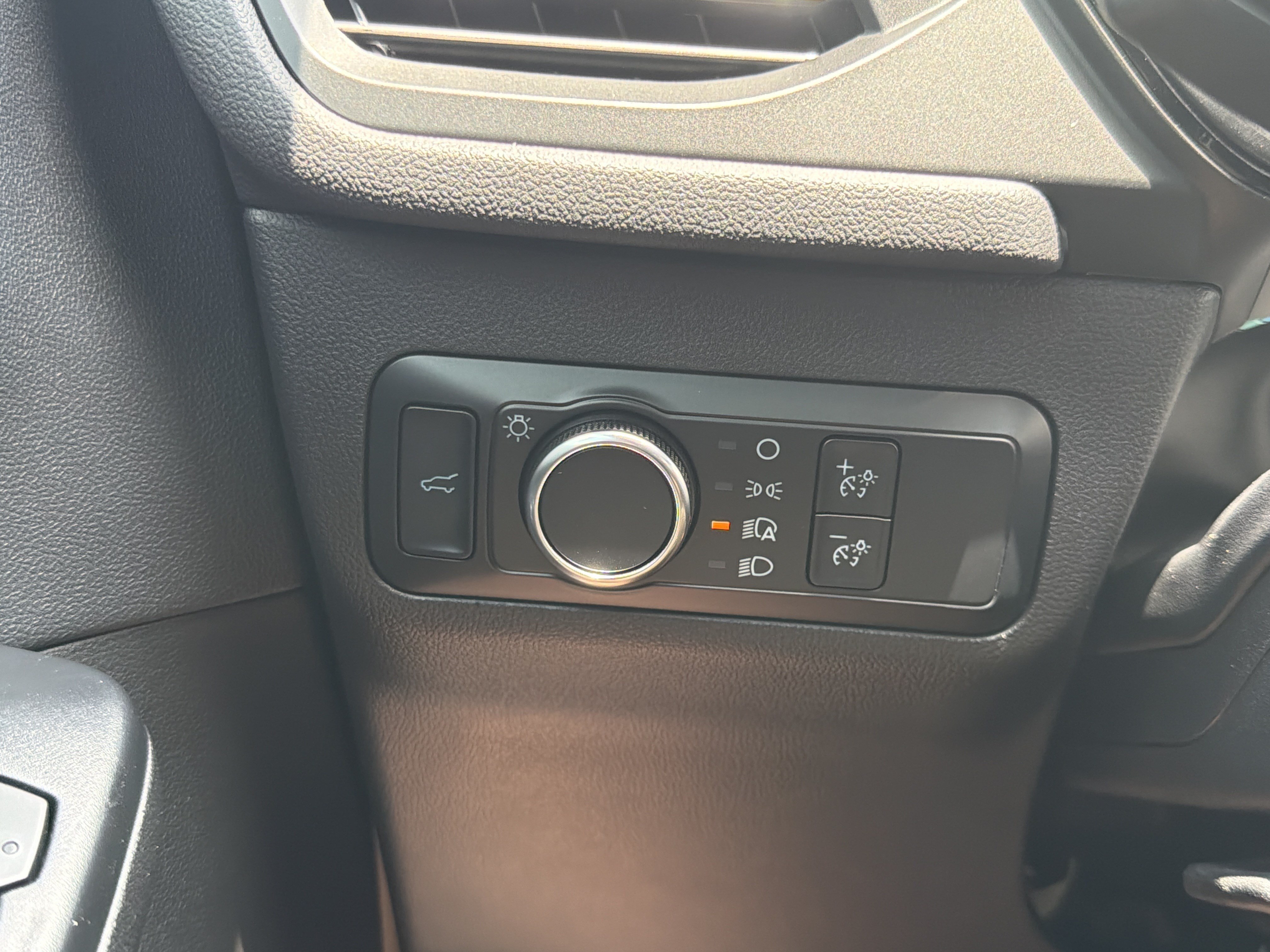 Used 2024 Ford Escape ST-Line w/ Tech Pack #1 FWD image 12