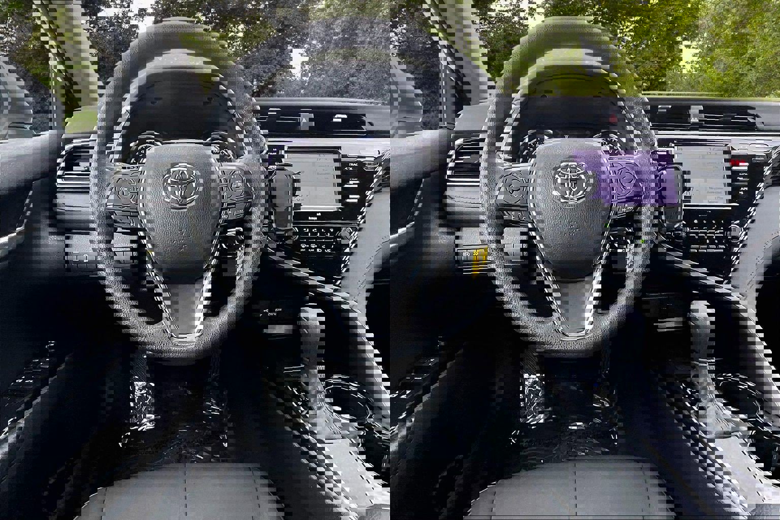 Used 2020 Toyota Camry LE image 8