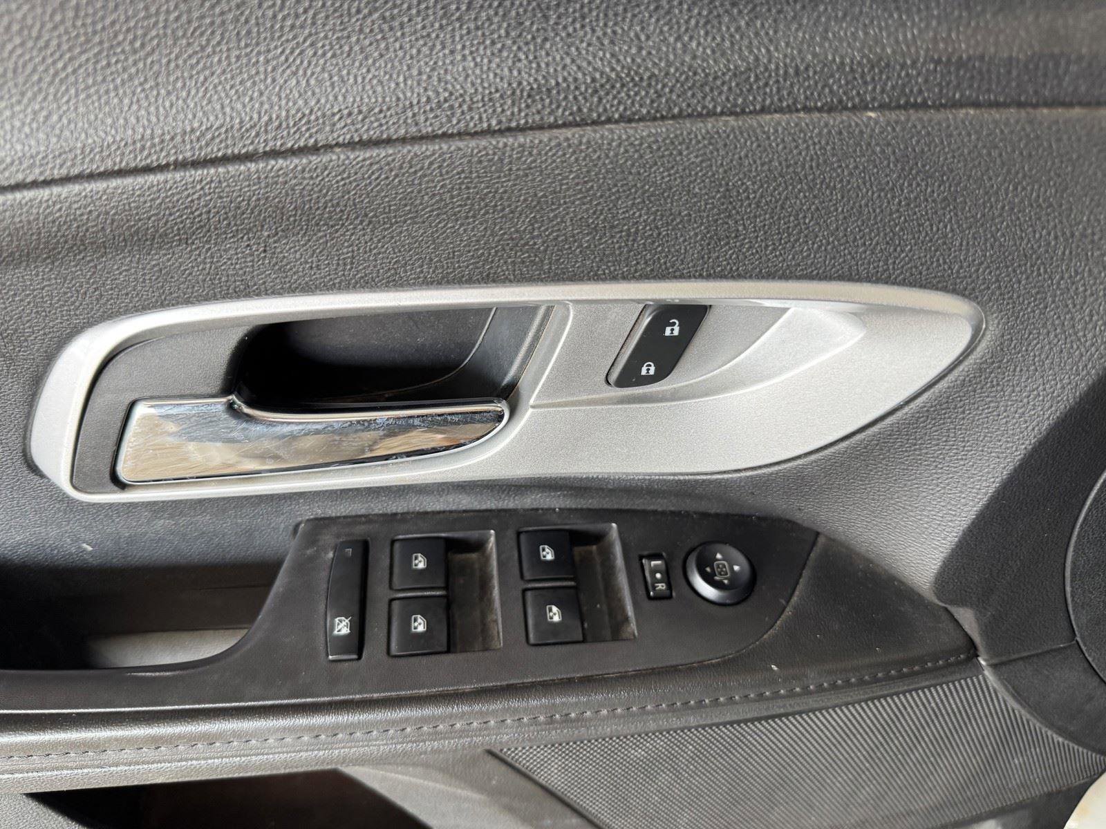 Used 2015 Chevrolet Equinox LS FWD image 24