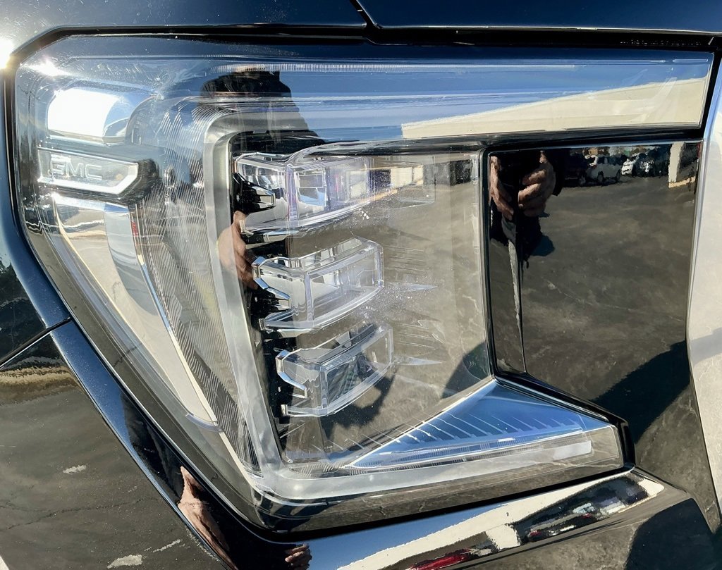 Used 2021 GMC Yukon XL Denali image 8