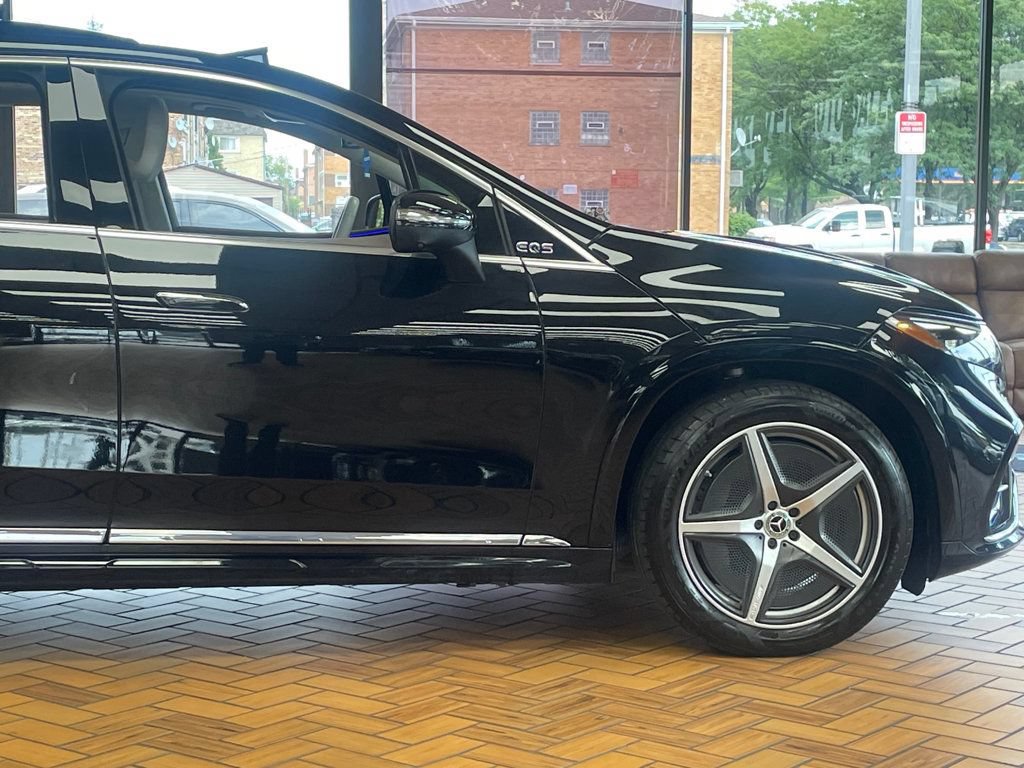 Used 2023 Mercedes-Benz EQS 580 4MATIC SUV image 9