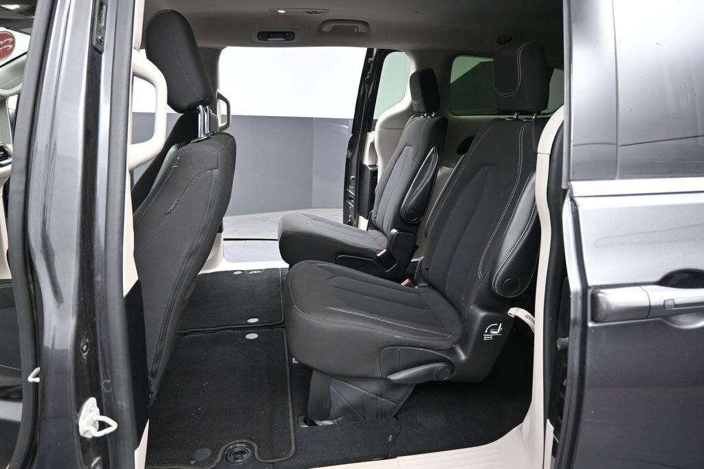 Used 2023 Chrysler Voyager LX FWD image 25