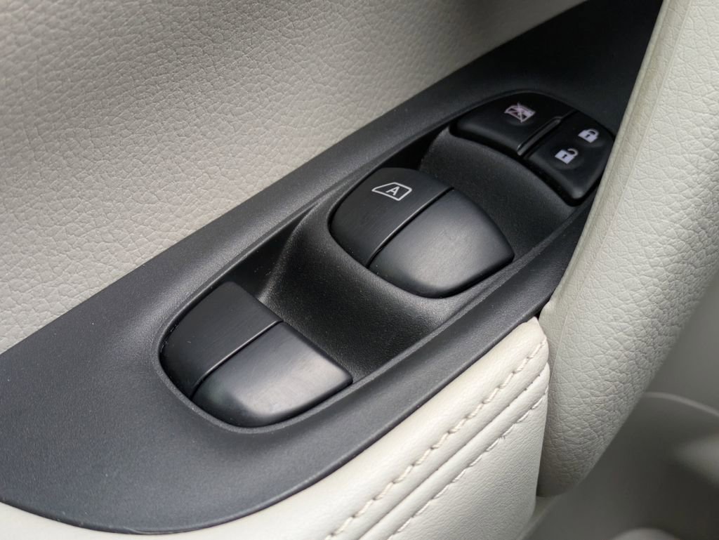 Used 2019 Nissan Rogue Sport SV image 28