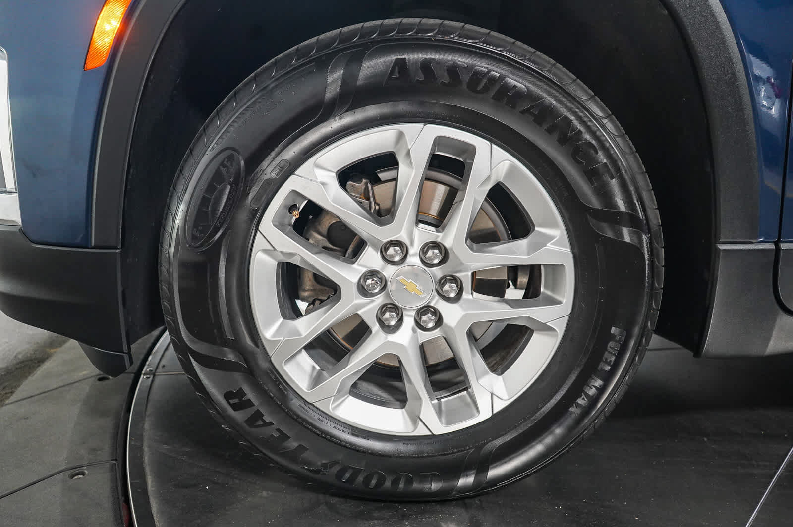Used 2023 Chevrolet Traverse LS w/ LPO, Cargo Package FWD image 9