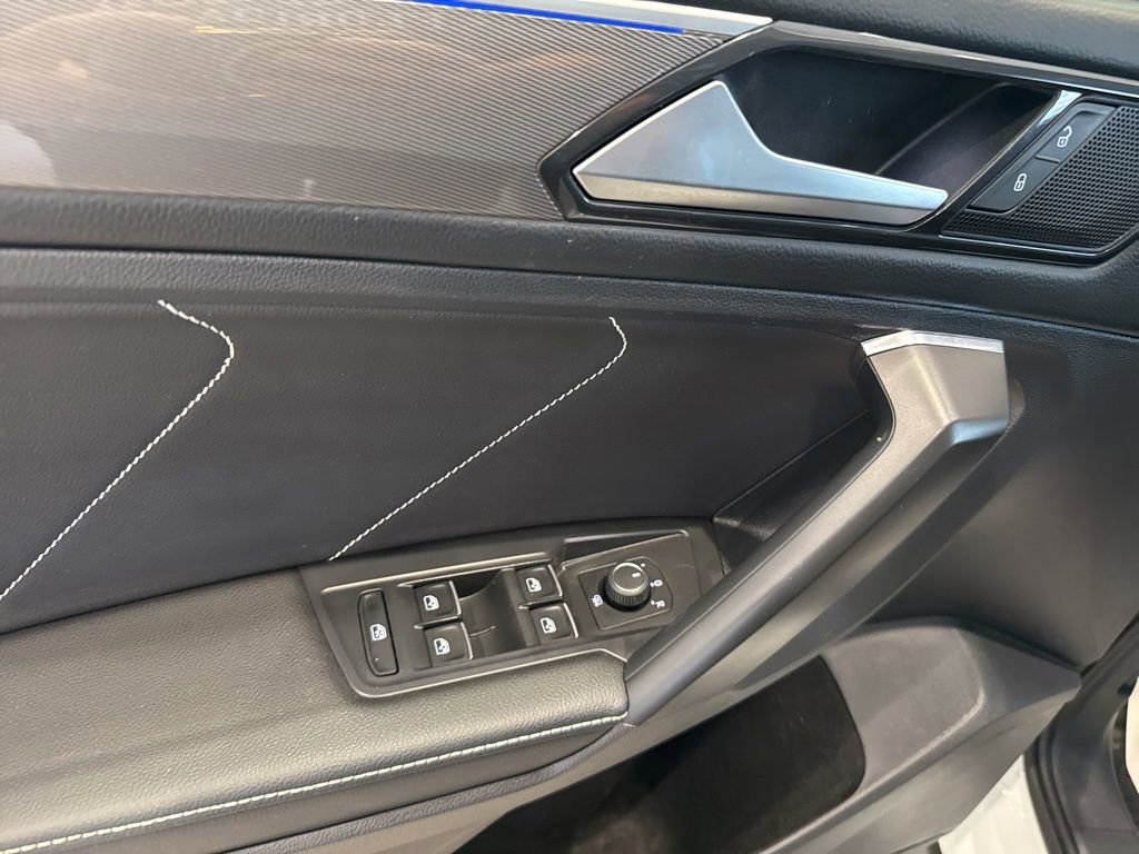 Used 2023 Volkswagen Tiguan SE R-Line image 19