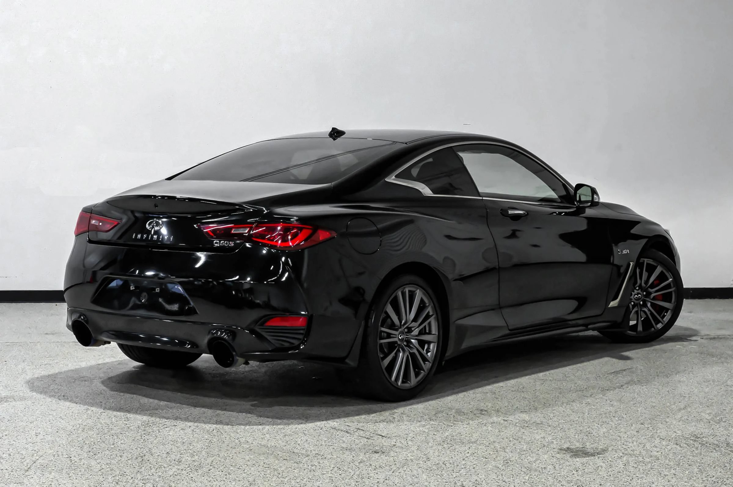 Used 2017 INFINITI Q60 Red Sport 400 RWD image 6