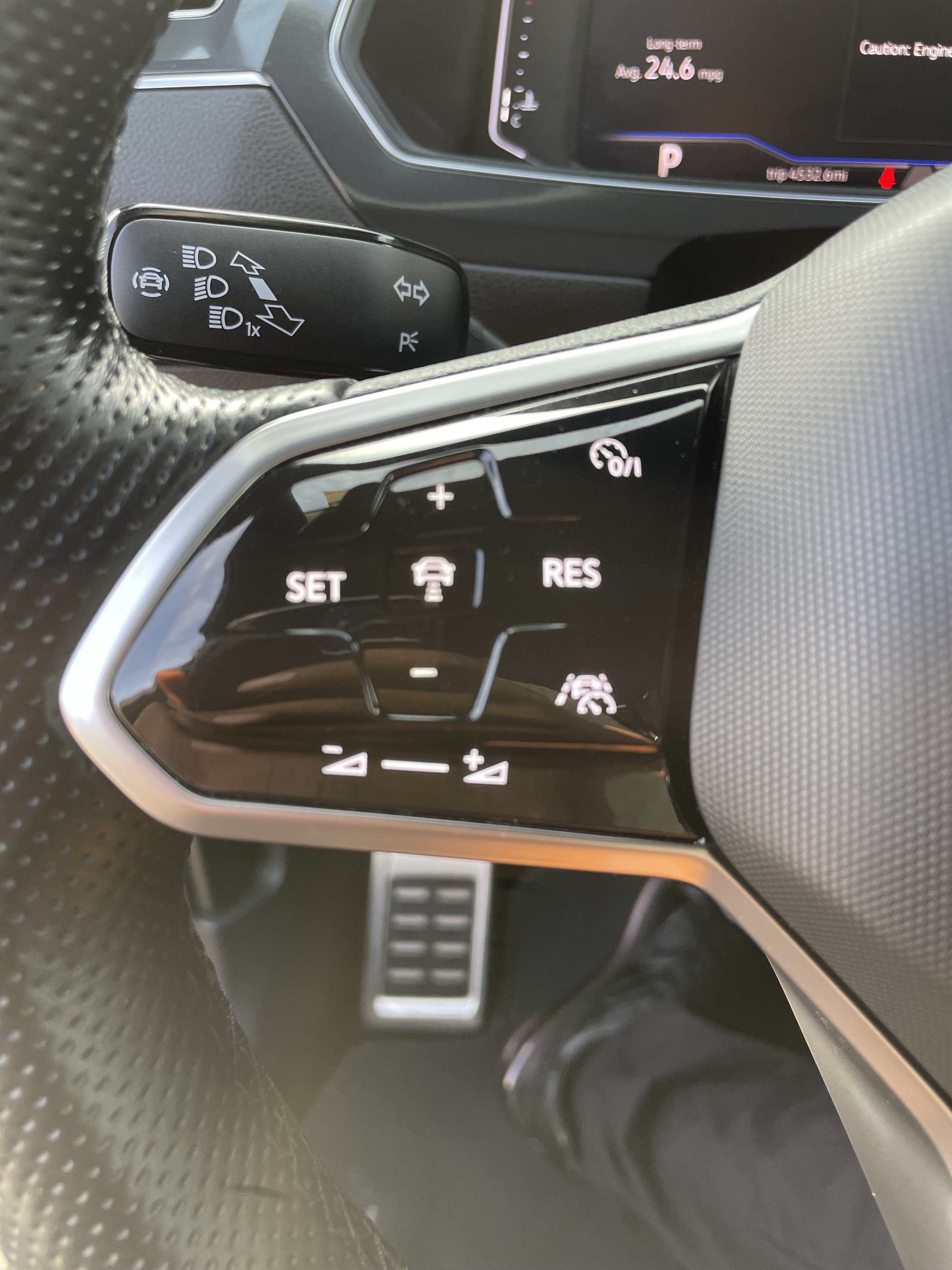 Used 2022 Volkswagen Tiguan SEL R-Line AWD/4WD image 24