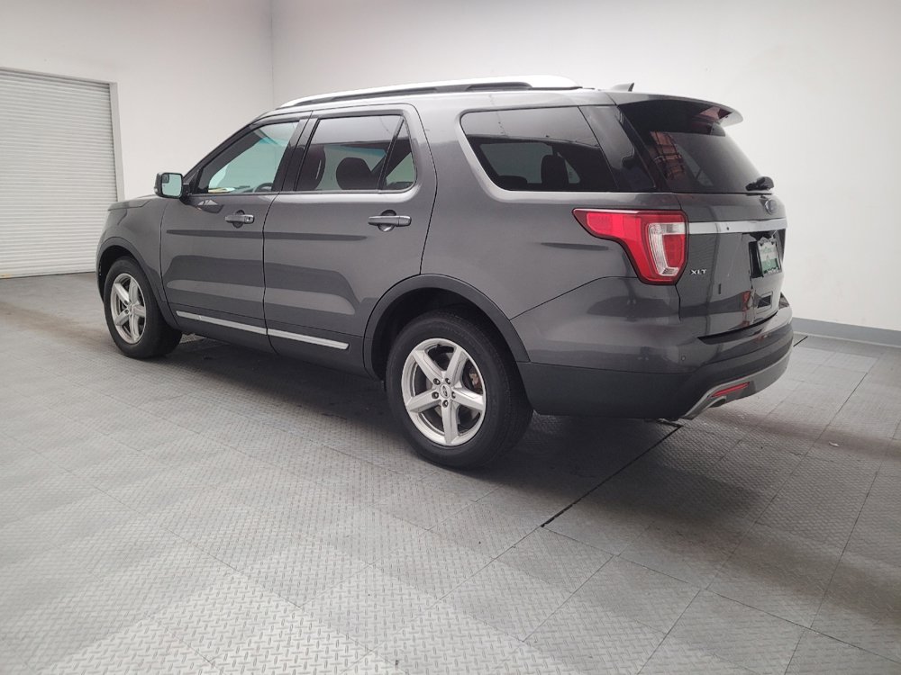 Used 2016 Ford Explorer XLT FWD image 3