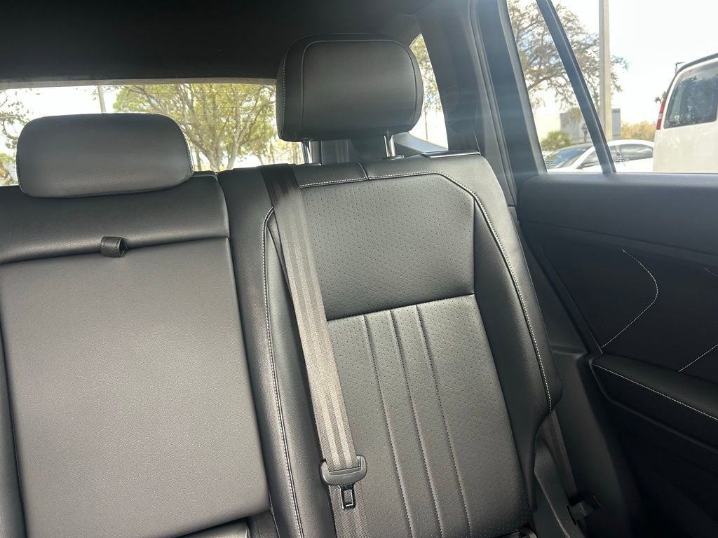 Certified 2022 Volkswagen Tiguan SE R-Line image 14