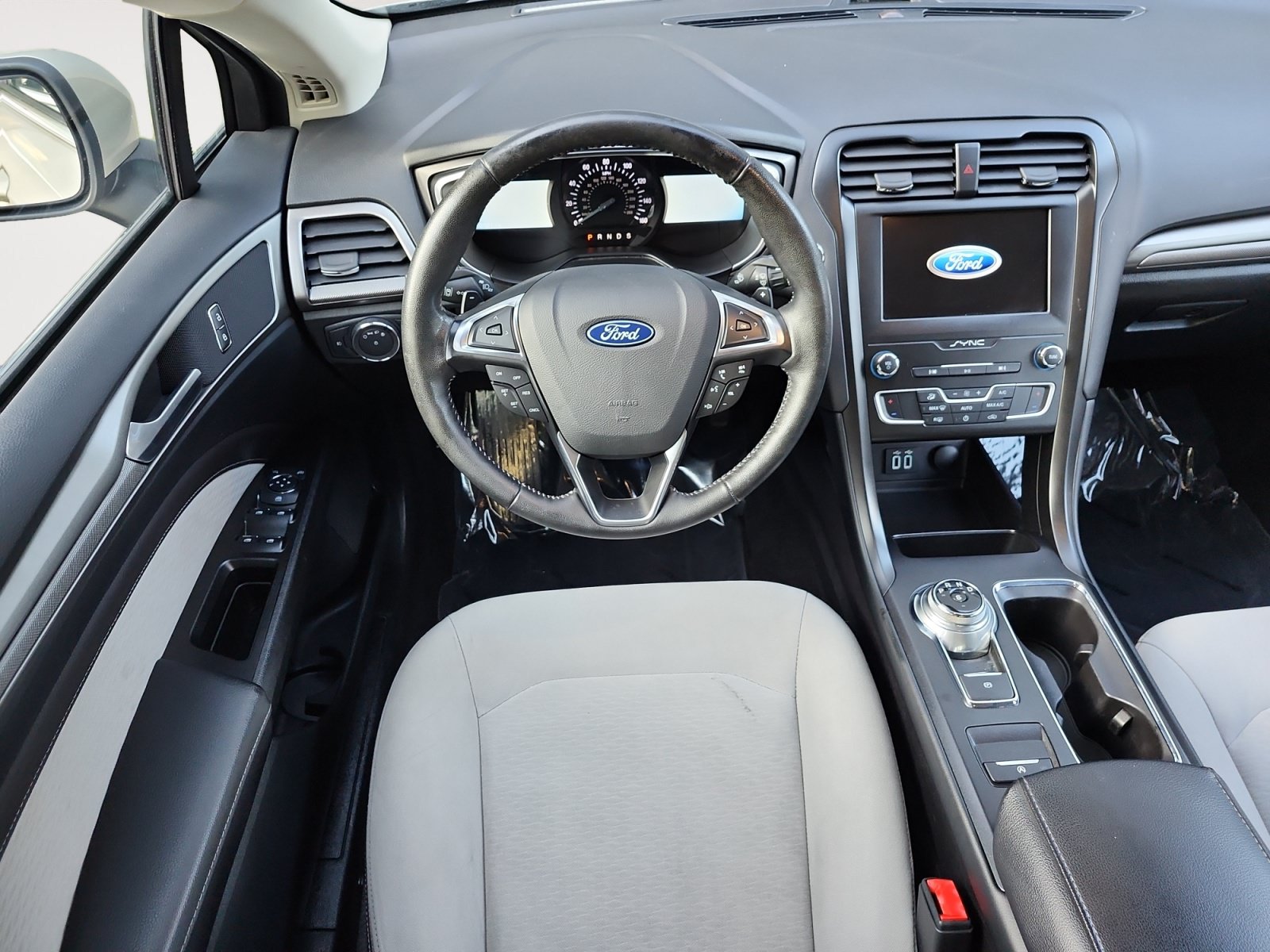 Used 2019 Ford Fusion SE w/ Equipment Group 151A FWD image 10