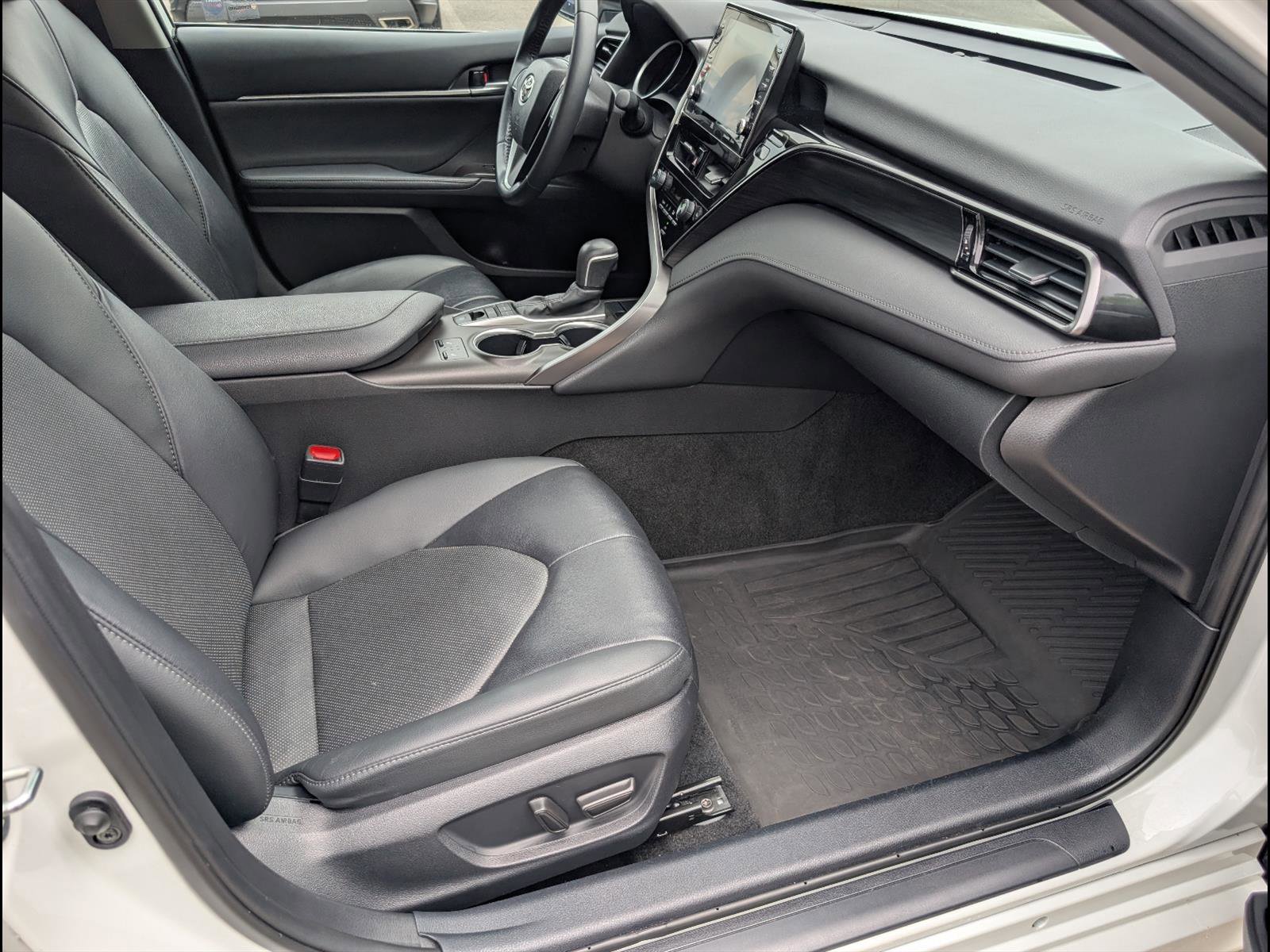 Used 2024 Toyota Camry XLE FWD image 19