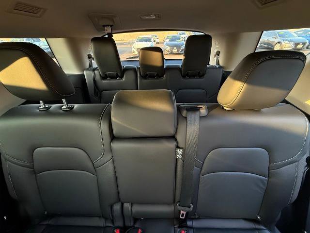 New 2025 Nissan Pathfinder SL w/ Black Appearance Package image 10