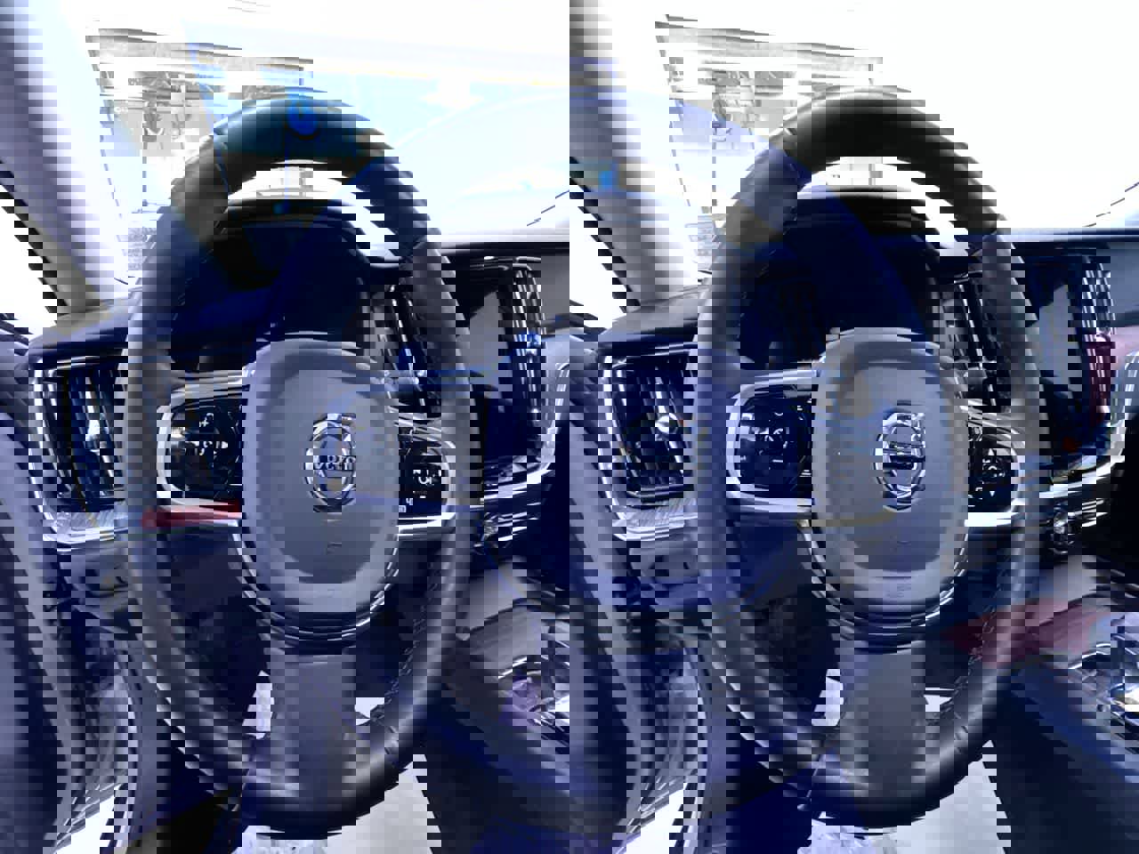 Used 2025 Volvo V60 B5 Cross Country Plus image 15