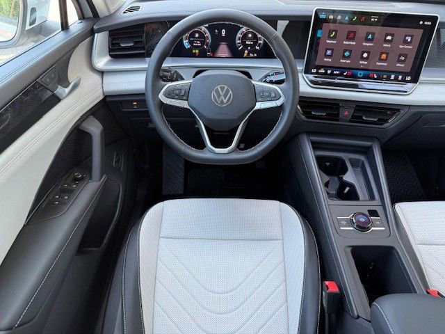 New 2025 Volkswagen Tiguan SE image 25