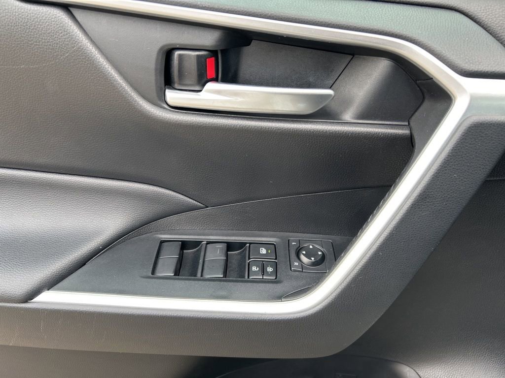 Used 2021 Toyota RAV4 XLE FWD image 15