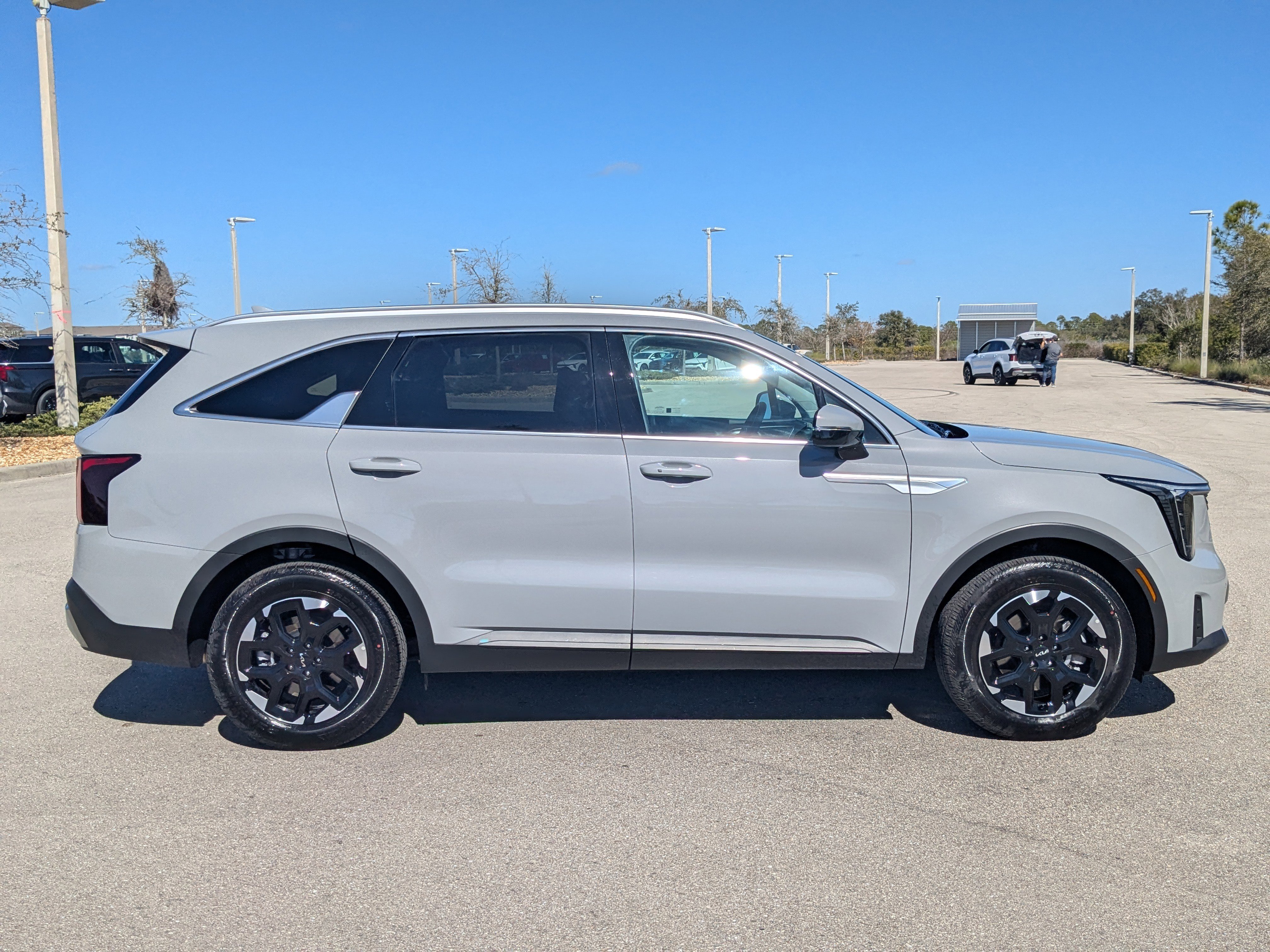 Certified 2025 Kia Sorento S w/ Panoramic Sunroof Package image 4