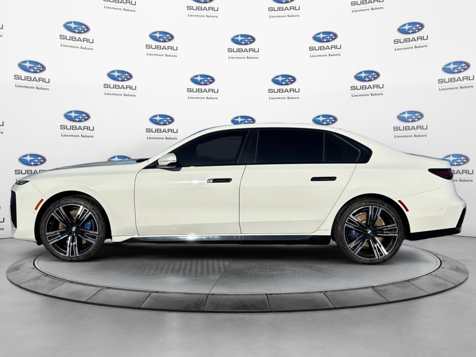 Used 2023 BMW 740i w/ Parking Assistance Package RWD image 3